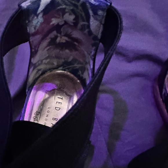 Ted Baker black sandals size EU 36 US size 6 
Ted Baker London - Picture 3 of 16